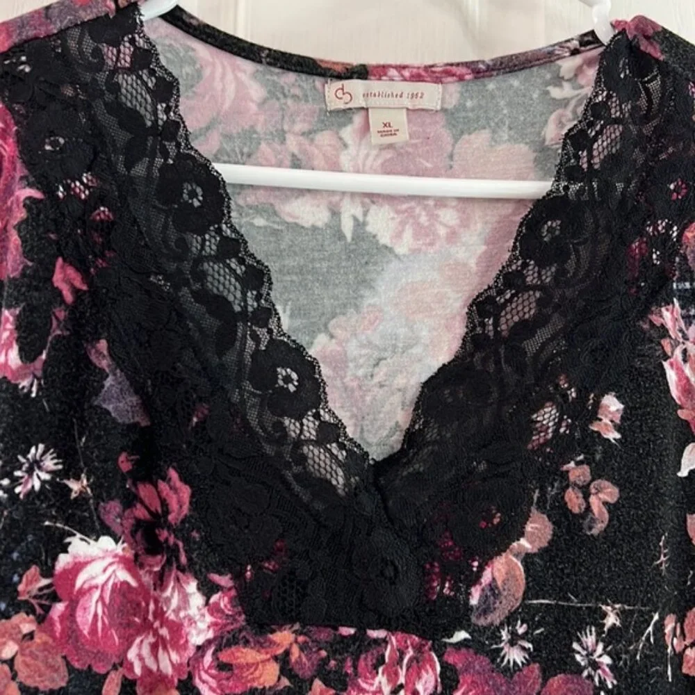 Vneck top - Picture 3 of 4